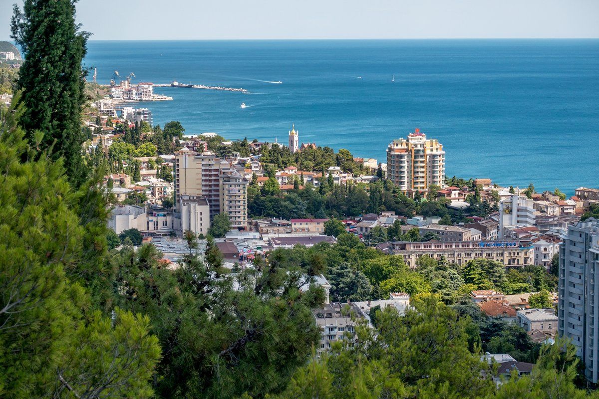 Крым ялта фото. Ялта город в Крыму. Современная Ялта. Ялта вид сверху. Виды Ялты.