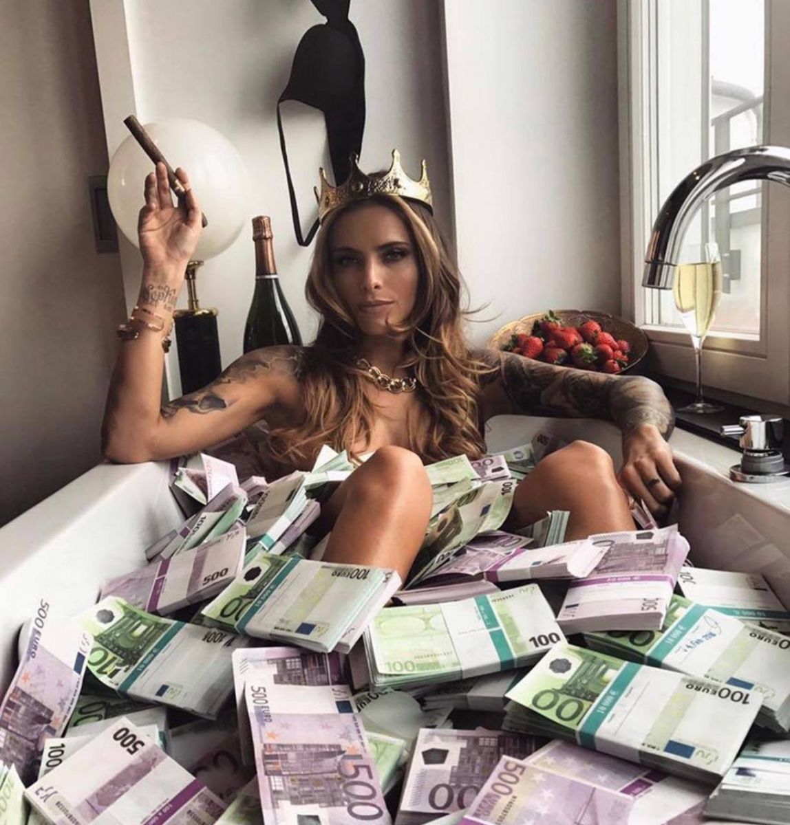 Приглашаем молодых, амбициозных девушек в Москву